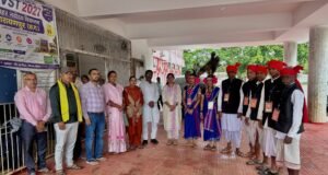 रायपुर में आयोजित अखिल भारतीय प्रतिभा सम्मान महासम्मेलन में जांजगीर-चांपा के डॉ. टंकेश कुमार महंत और डॉ. पुष्पलता महंत सम्मानित